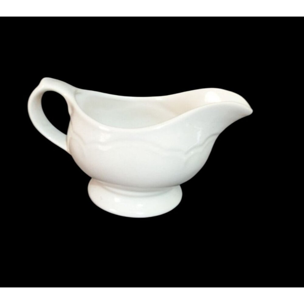 Pfaltzgraff Gazebo Stoneware White Gravy Boat Elegant With Subtle Scalloped‎